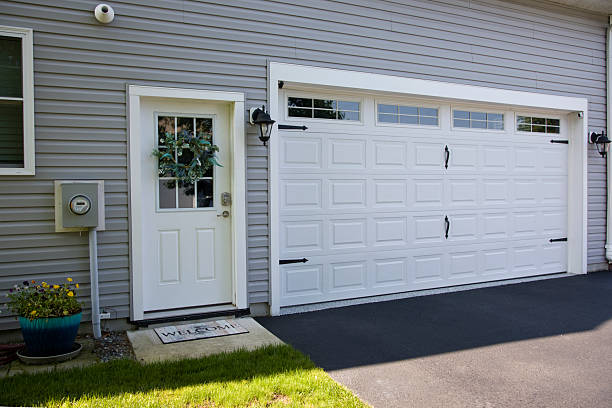 24/7 Emergency Garage Door Panel Replacement experts in Riesel, TX